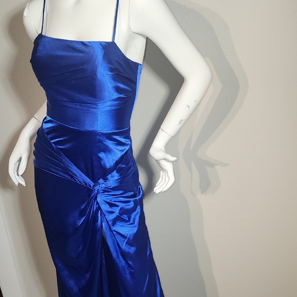 Elegant Blue Satin Evening Dress - Picture 13 of 15